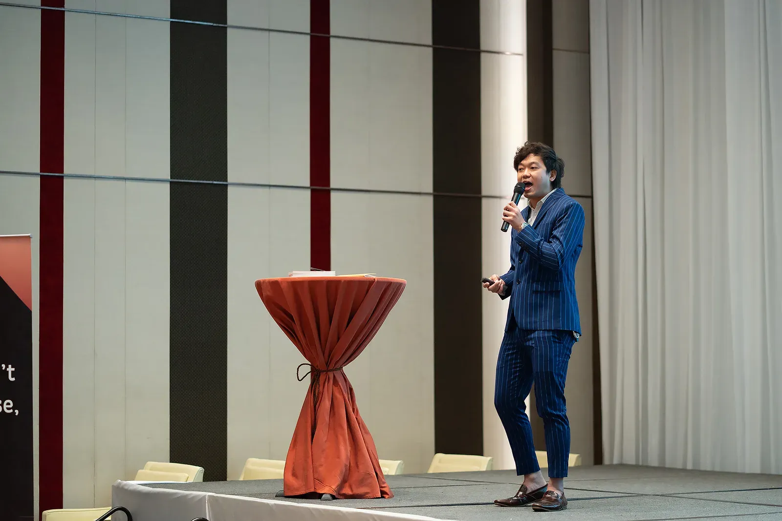 เดชา ชาญวิรุฬห์ ผู้ก่อตั้ง SEONo1 บรรยาย SEO บนเวทีงานสัมมนา Online Big 4