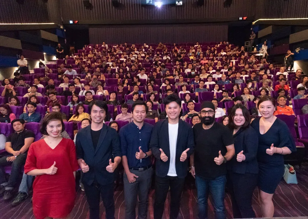 เวทีบรรยาย PARIN TALK ที่มีผู้เข้าฟังเต็มโรงภาพยนตร์หลายร้อยคน