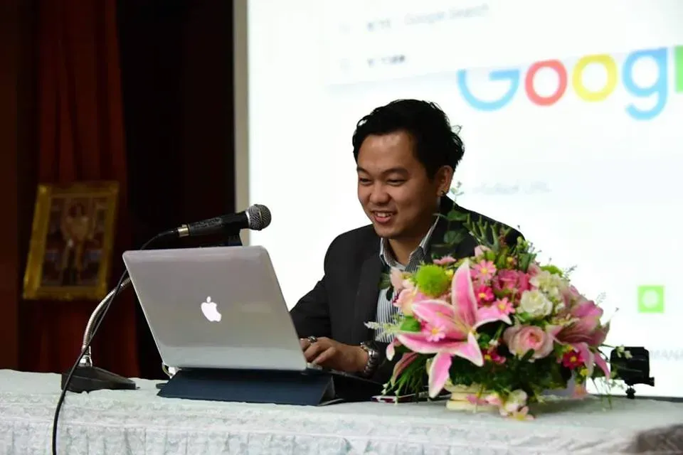 เป็นวิทยากรอบรมเชิงปฏิบัติการการใช้ YouTube เป็นแหล่งเรียนรู้ให้คณะครูโรงเรียนศึกษานารี